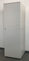 Holz-Kleiderschrank mit Flügeltüren